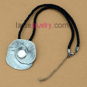 nice flower shape pendant necklace