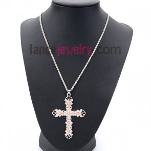 Delicate necklace with sweet cross model pendant