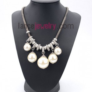 Gorgeous necklace with nice pendant decoration