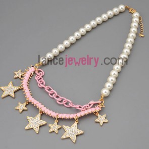 Glittering strand necklace with pentacle shape decoration