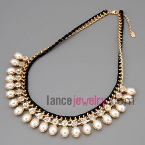 Gorgeous rhinestone & beads decoration necklace
