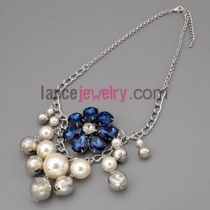 Sweet flower model chain necklace decorated with blue crystal