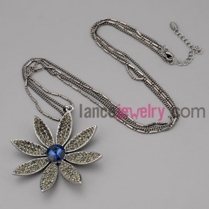 Original rhinestone flower decoration alloy necklace
