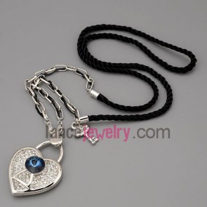 Original heart-shaped lock pendant necklace