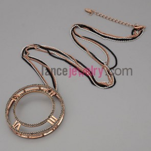 Glittering rhinestone necklace with circular pendant decoration