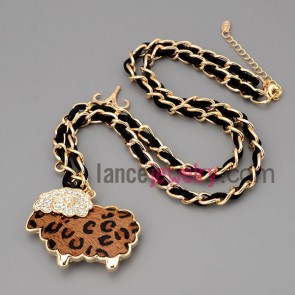 Cute lamb pendant necklace decorated with rhinestone
