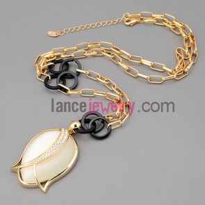 Sweet bud model pendant necklace with cat eye decoration