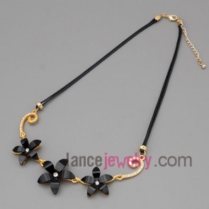 Popular black resin flower decoration necklace