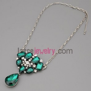 Classical chain necklace with green crystal pendant decoration