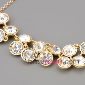 Unique zinc alloy necklace decorated with crystal