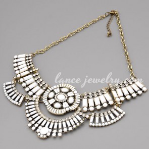 Unique zinc alloy necklace decorated with rhinestone & resin