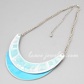 Creative zinc alloy necklace with crescent model decoration