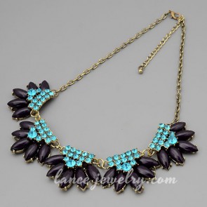 Trendy necklace decorated with blue rhinestone