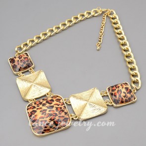 Retro zinc alloy necklace decorated with glass pendant