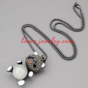 Lovely necklace with metal chain & little bear pendant 