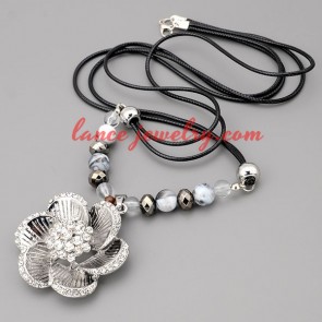 Fascinating necklace with black hide rope & cute flower pendant 