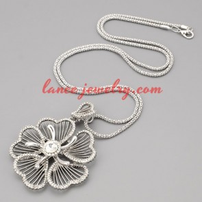 Glittering necklace with metal chain & cute flower pendant 