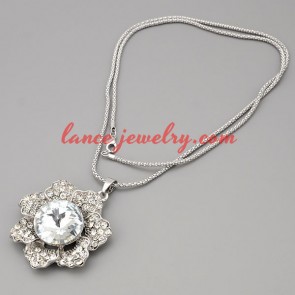 Nice necklace with metal chain & cute flower pendant 