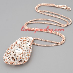 Trendy necklace with metal chain & drop pendant 
