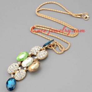Charming necklace with metal chain & many ellipse pendant 