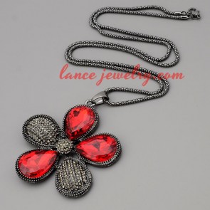 Personality necklace with metal chain & flower pendant