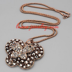 Dazzling necklace with metal chain & butterfly pendant