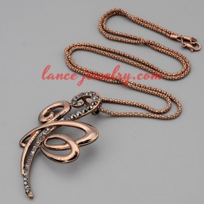 Nice necklace with metal chain & special shape pendant