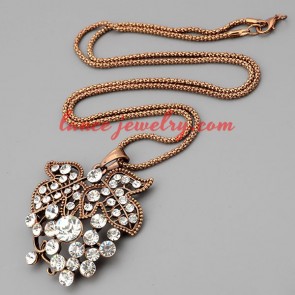 Cute necklace with metal chain & leaves pendant