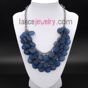 Cute necklace decorated with different color frosted sheet 
