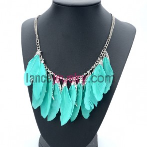 Trendy necklace with many blue feather pendant and iron