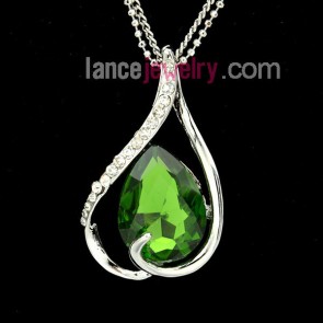 Striking green color crystal pendant necklace