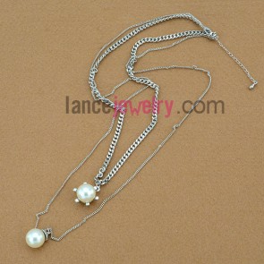 Special necklace with imitation pearls pendant