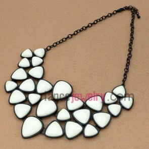 Irregular triangle sweater chain necklace 
in white color