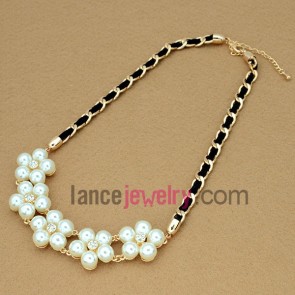 Charming flowers decorated chain necklace 