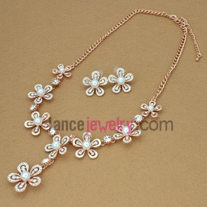 Elegant series sweater chain necklace with several cute flower pendant 