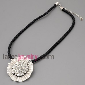 Sweet necklace with black hide rope and metal chain & alloy part decorate shiny rhinestone with flower model 
