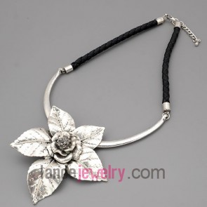 Cute necklace with black hide rope and metal chain & alloy part decorate shiny rhinestone with flower model 