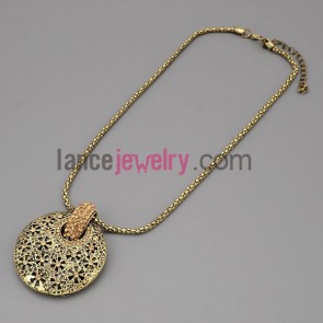 Shiny necklace with gold metal chain & alloy ring decorate shiny rhinestone with circle pendant