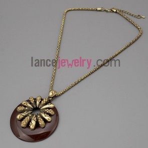 Personality necklace with gold metal chain & alloy ring decorate shiny rhinestone with circle pendant
