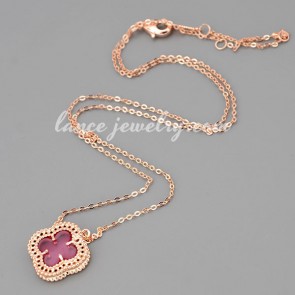 Sweet metal chain & clover pendant decorated necklace 