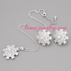 Lovely snowflake model decorated necklace set