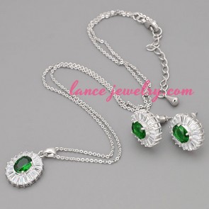 Gorgeous necklace set with metal chain and circle model