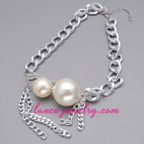 Shiny necklace with different size ABS beads decotation
