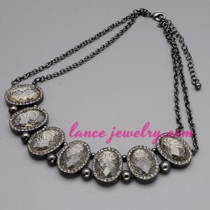 Sweet rose pattern crystal beads design necklace