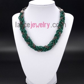 Shining green measles decorated necklace