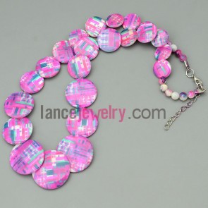 Deep pink round shape shell necklace