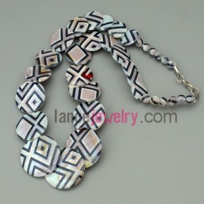 Nude pick grid pattern shell necklace