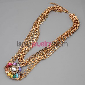 Personality necklace with gold metal chain & alloy parts and shiny rhinestone and different color crystal with flower pendant

