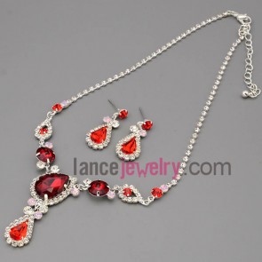 Dazzling necklace set with claw chain decorate shiny red rhinestone with many drops pendant 