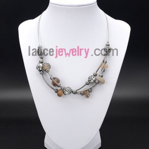 Elegant necklace decorated with agate stone and brass and rose model 